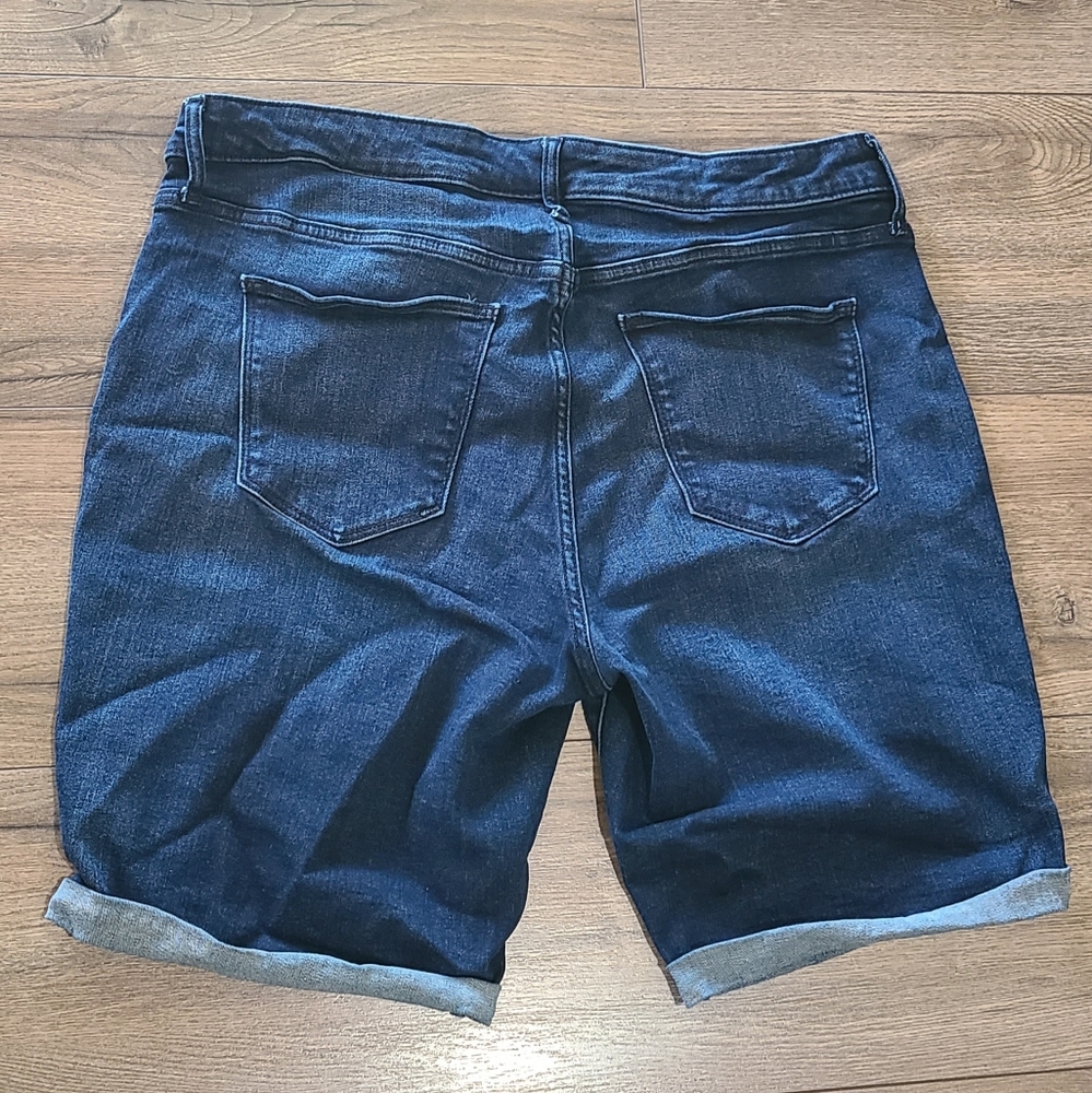 Lightly Worn- Universal Thread- Bermuda Shorts- S… - image 2